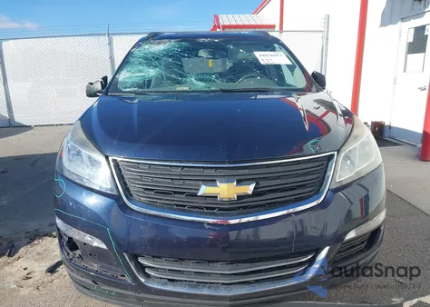 2017 Chevrolet Traverse Ls z USA, uszkodzony, nr VIN 1GNKRFKD0HJ205431